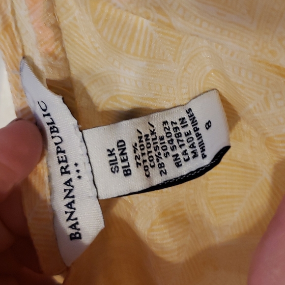 8 Banana Republic Silk-Blend Blouse. - Picture 2 of 4